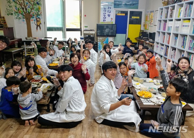 백석문화대 학생들, 아동센터서 요리봉사 활동 