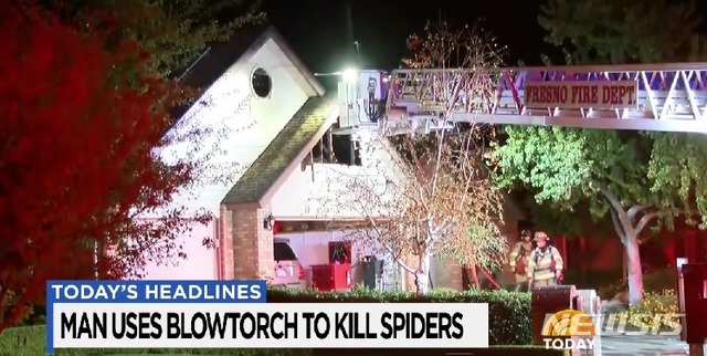 【로스앤젤레스=뉴시스】 미국 캘리포니아주 프레스노에서 거미를 잡으려고 휴대용 부탄가스를 끼워쓰는 소형발염장치를 사용하다 집을 태운 사고가 최근 발생해 소방당국이 불꽃으로 거미를 잡지 말 것을 다시 한번 홍보했다. <사진= NBC 뉴스 캡처 > 2018.10.26