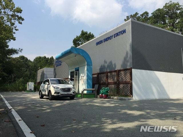 효성의 700바급 수소충전시스템이 구축된 서울 양재동 현대자동차 수소충전소. (사진 = 효성 제공)