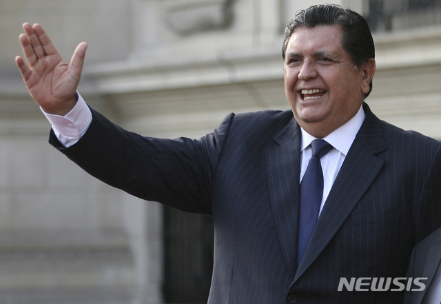 페루 전대통령 가르시아, 우루과이 대사관에 피신 망명신청 