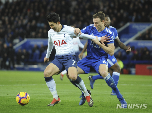 Tottenham&#039;s Heung-Min Son, left, challenge for the ball with Leicester&#039;s Jonny Evans during the English Premier League soccer match between Leicester City and Tottenham Hotspur at the King Power Stadium in Leicester, England, Saturday, Dec. 8, 2018. (AP Photo/Rui Vieira)