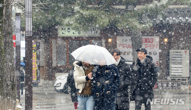 충북 중남부 오전 눈·비…미세먼지 '매우 나쁨'
