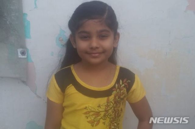 【서울=뉴시스】아빠가 화장실 설치 약속 어겼다며 경찰에 신고한 인도 7세 소녀 하니파 자라. (사진 출처 = BBC) 2018.12.13