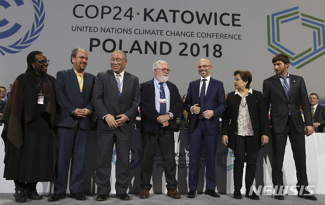 Heads of the delegations react at the end of the final session of the COP24 summit on climate change in Katowice, Poland, Saturday, Dec. 15, 2018.(AP Photo/Czarek Sokolowski)