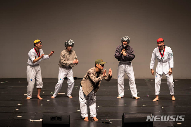 【전주=뉴시스】윤난슬 기자 = 전주대학교 태권도학과 학생들이 소아암을 앓고 있는 어린이들을 위해 사랑의 손길을 전달, 지역사회를 따뜻하게 만들고 있다. 2018.12.18.(사진=전주대 제공) photo@newsis.com