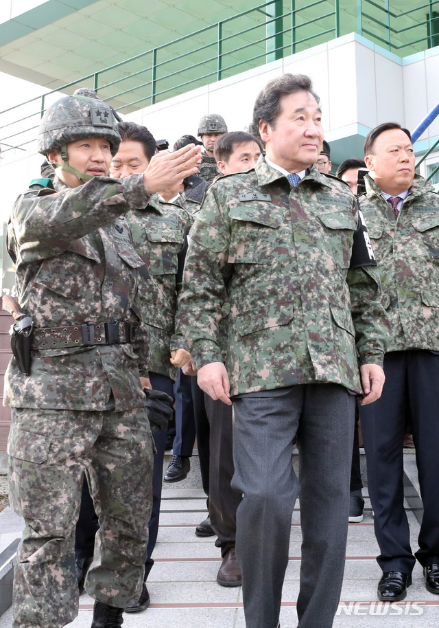 【연천=뉴시스】전진환 기자 = 이낙연 국무총리가 연말을 맞아 31일 오후 경기도 연천의 25사단을 방문해 경계태세를 점검하고 있다. 2018.12.31. amin2@newsis.com