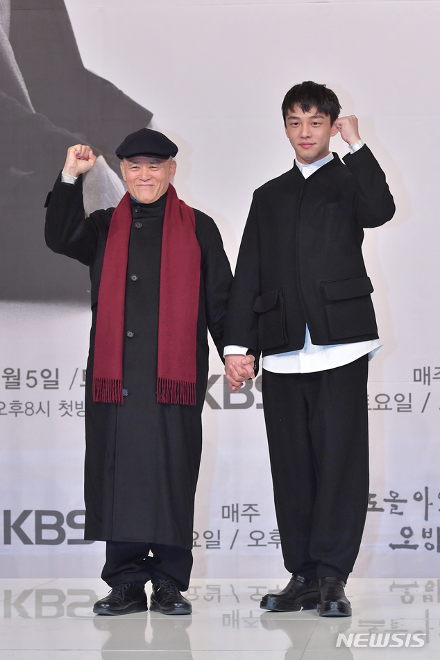 도올 김용옥(왼쪽), 유아인