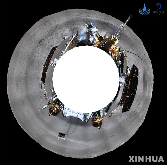 【베이징=신화/뉴시스】 중국 국가항천국은 11일 세계 최초로 달 뒷면에 착륙한 탐사기 창어 4호가 주변 전경을 360도 파노라마 방식으로 촬영한 사진을 지구로 송신했다고 발표했다. 2019.01.11