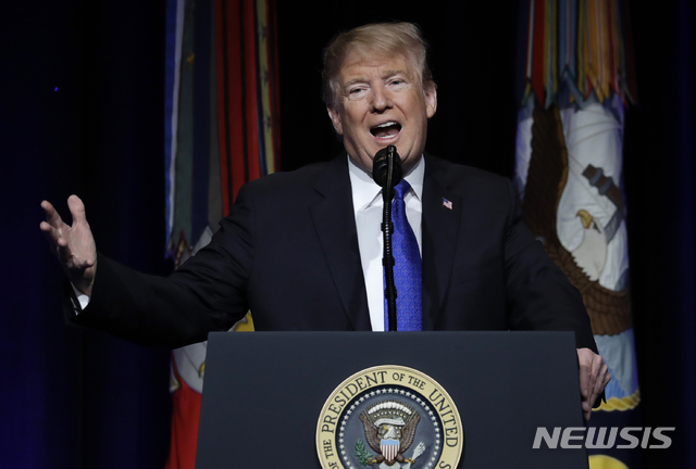 【워싱턴DC=AP/뉴시스】도널드 트럼프 미국 대통령이 17일(현지시간) 워싱턴DC의 미 국방부 청사에서 열린 미사일 방어 전략 발표 행사에서 연설하고 있다. 2019.01.18