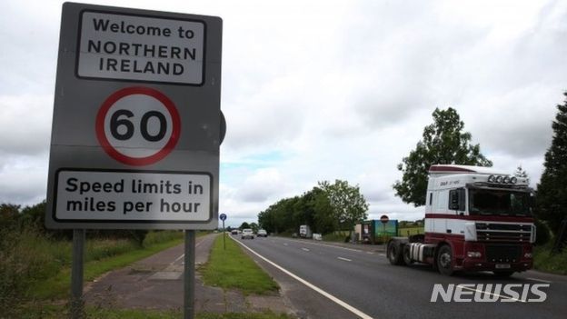 국경선 없는 영국령 북아일랜드와 아일랜드공화국 국경  <BBC 캡쳐>
