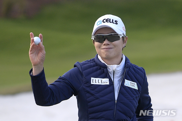 지은희, LPGA 왕중왕전 우승…한국 여성골퍼 최고령 신기록