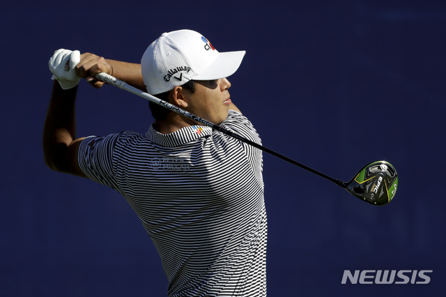Si Woo Kim, of South Korea, watches his tee shot on the seventh hole during the second round of the Farmers Insurance Open golf tournament on the South Course at Torrey Pines Golf Course on Friday, Jan. 25, 2019, in San Diego. (AP Photo/Chris Carlson)
