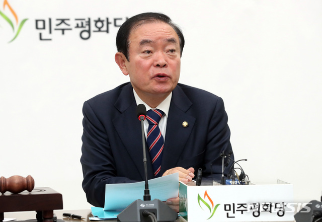 【서울=뉴시스】박영태 기자 = 31일 오전 서울 영등포구 여의도 국회에서 열린 민주평화당 의원총회에서 장병완 원내대표가 발언하고 있다. 2019.01.31. since1999@newsis.com