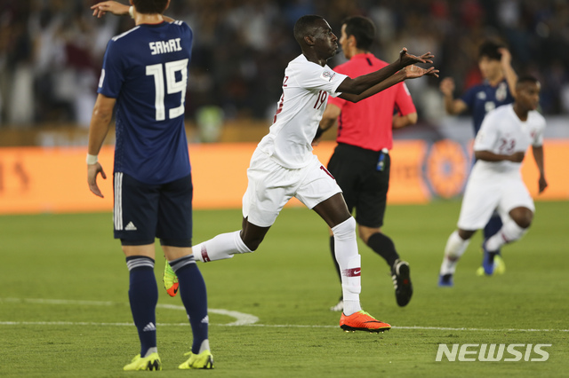 Qatar&#039;s forward Almoez Ali , center, celebrates after he scored first goal during the AFC Asian Cup final match between Japan and Qatar in Zayed Sport City in Abu Dhabi, United Arab Emirates, Friday, Feb. 1, 2019. (AP Photo/Kamran Jebreili)