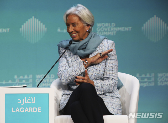 【두바이=AP/뉴시스】크리스틴 라가르드 국제통화기금(IMF) 총재가 지난 2월10일 아랍에미리트연합(UAE) 두바이에서 열린 컨퍼런스에 참석해 발언하고 있다.