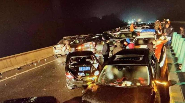 【서울=뉴시스】 중국 남서부 구이저우(貴州)성 고속도로 두 곳에서 9일(현지시간) 연쇄추돌 사고가 발생해 수십여명의 사상자가 발생했다. (사진 출처 = CGTN 홈페이지)