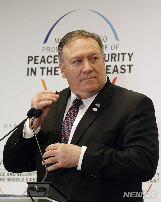 US Secretary of State Mike Pompeo looks towards Poland&#039;s Minister of Foreign Affairs Jacek Czaputowicz during a joint press conference, at the end of an international conference on promoting security in the Middle East that Poland co-hosted with the United States. in Warsaw, Poland, Thursday, Feb. 14, 2019. (AP Photo/Czarek Sokolowski)