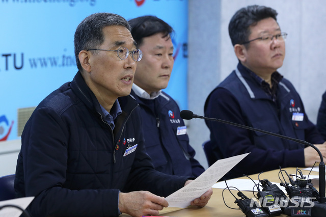 한국노총위원장 "소외계층 대표 겁박해 경사노위 무산시켜"…민노총 정면비판