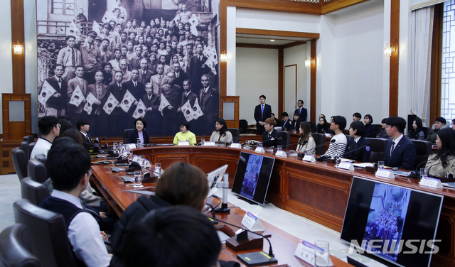 김정숙 여사, 독립유공자 후손 만나 "여러분이 미래 이끌 차례"(종합2보)