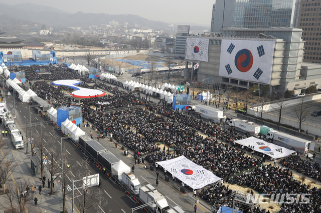 【서울=뉴시스】박진희 기자 = 제100주년 3·1절 기념식이 1일 오전 서울 광화문 광장에서 '함께 만든 100년, 함께 만드는 미래'라는 주제로 열리고 있다. 2019.03.01. pak7130@newsis.com