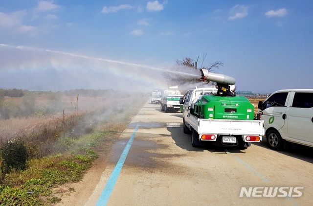 【청주=뉴시스】조류인플루엔자 차단 방역. (사진=청주시 제공) photo@newsis.com