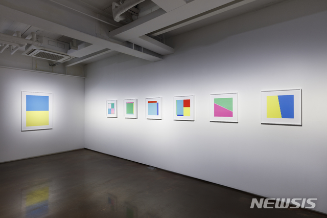 【서울=뉴시스】 박현주 미술전문기자 = 픽셀을 확대해 색면추상화같은 포토 미니멀을 만들어낸 사진작가 황규태 개인전이 아라리오갤러리서울에서 열린다.