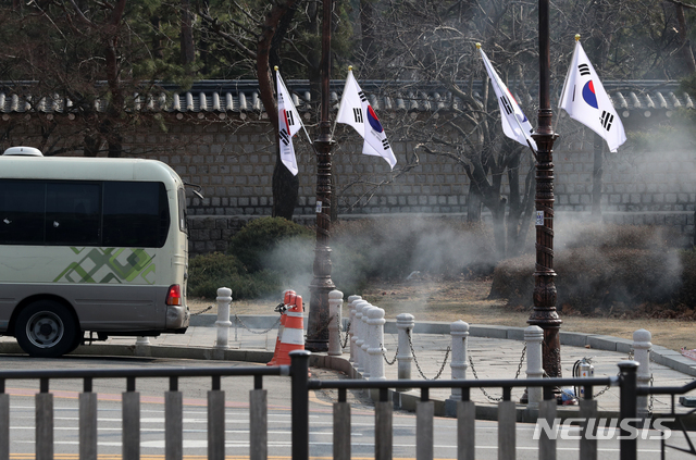 미세먼지에 LPG 규제 푼다…고민 깊어지는 정유업계 