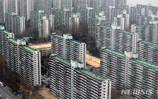 서울집값 독주…서울-경기 아파트 구매부담, 2배 격차