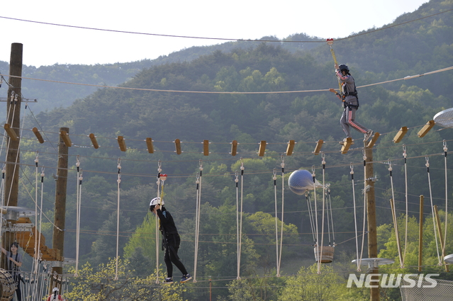 【안동=뉴시스】류상현 기자 = '호연지기' 현장체험을 하고 있는 학생들(자료사진). 경북교육청은 올해 '안전사고 없는 현장체험학습'을 추진하고 있다. 2019.03.12 (사진=경북교육청 제공)  photo@newsis.com 