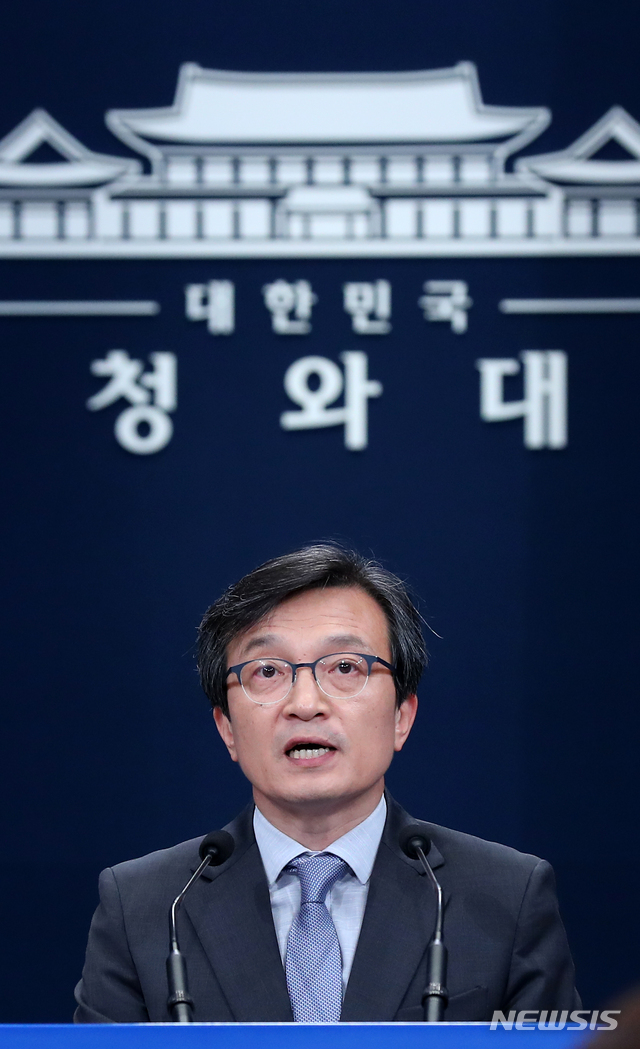 【서울=뉴시스】전신 기자 = 김의겸 청와대 대변인의 모습. 2019.03.18. photo1006@newsis.com