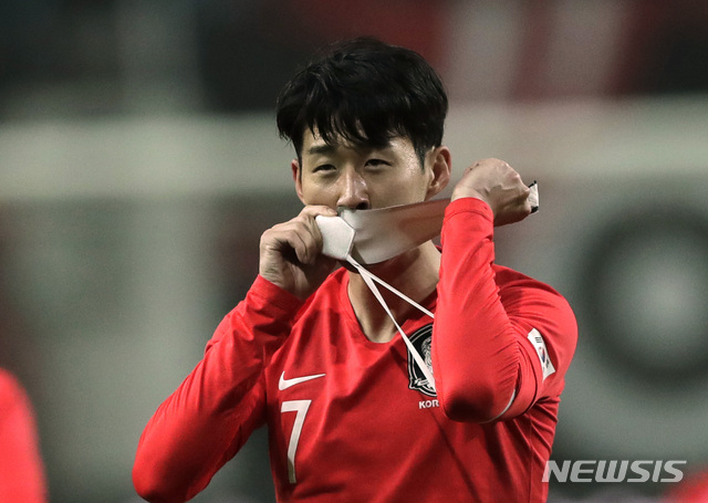 South Korea&#039;s Son Heung-min celebrates after scoring his side&#039;s first goal during the friendly soccer match between South Korea and Colombia at Seoul World Cup Stadium in Seoul, South Korea, Tuesday, March 26, 2019. (AP Photo/Lee Jin-man)
