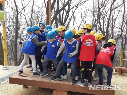 【서울=뉴시스】서울 도봉구 별별놀이터 체험모습. 2019.04.01. (사진=도봉구 제공)