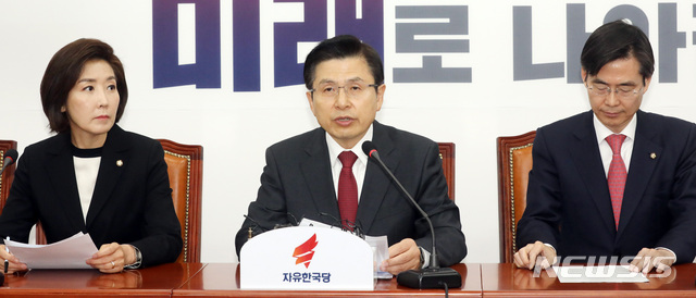 【서울=뉴시스】 박영태 기자 = 8일 오전 서울 영등포구 여의도 국회에서 열린 자유한국당 최고위원회의에서 황교안 대표가 발언하고 있다. 2019.04.08. since1999@newsis.com