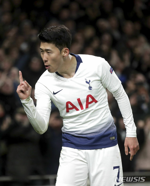 Tottenham Hotspur&#039;s Son Heung-min celebrates scoring his side&#039;s first goal of the game during the Champions League quarter final, first leg match against Manchester City at Tottenham Hotspur Stadium, London, Tuesday April 9, 2019. (Adam Davy/PA via AP)