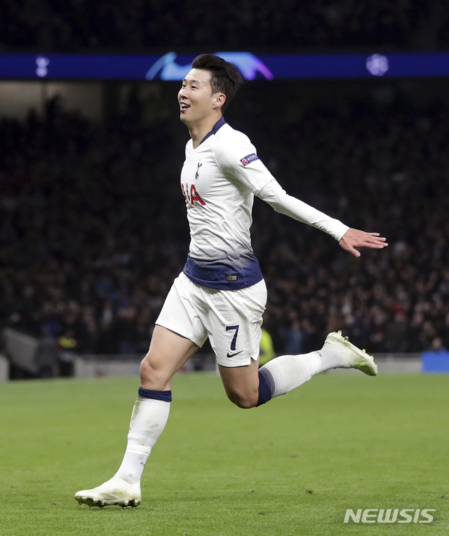 Tottenham Hotspur&#039;s Son Heung-min celebrates scoring his side&#039;s first goal of the game during the Champions League quarter final, first leg match against Manchester City at Tottenham Hotspur Stadium, London, Tuesday April 9, 2019. (Adam Davy/PA via AP)
