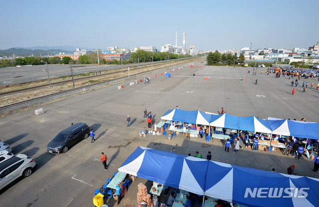 【대구=뉴시스】우종록 기자 = 18일 오후 대구 서구 이현동 이현삼거리 북편 서대구 고속철도역 부지에서 김정렬 국토교통부 제2차관, 권영진 대구시장을 비롯한 내빈들이 참석한 가운데 기공식이 열렸다. 사진은 역사가 들어설 부지 모습. 2019.04.18. wjr@newsis.com