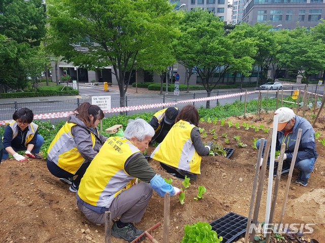 【서울=뉴시스】 영등포구 고봉밥(고시원 남자들이 봉사하는 밥상). 2019.04.29. (사진=영등포구 제공)