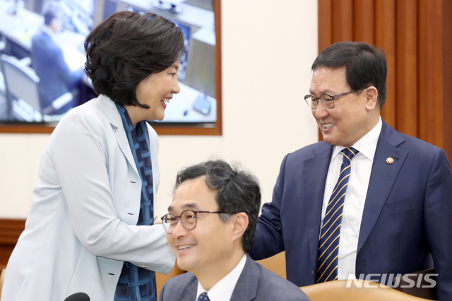 박영선 "연대보증 폐지, 금융계의 전향적 검토 필요해"