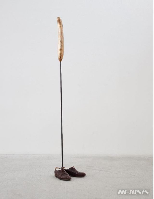 Erwin WURM Untitled 2019, Bronze, iron, leather, 30 ×28 ×170 cm 