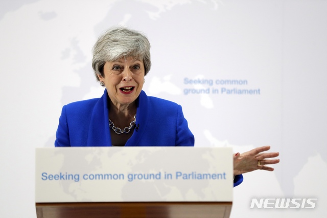 【런던=AP/뉴시스】테리사 메이 영국 총리가 21일(현지시간) 런던에서 브렉시트(영국의 유럽연합 탈퇴)와 관련해 새로운 '탈퇴합의법안(Withdrawal Agreement Bill·WAB)'을 설명하는 연설을 하고 있다. 2019.05.22.