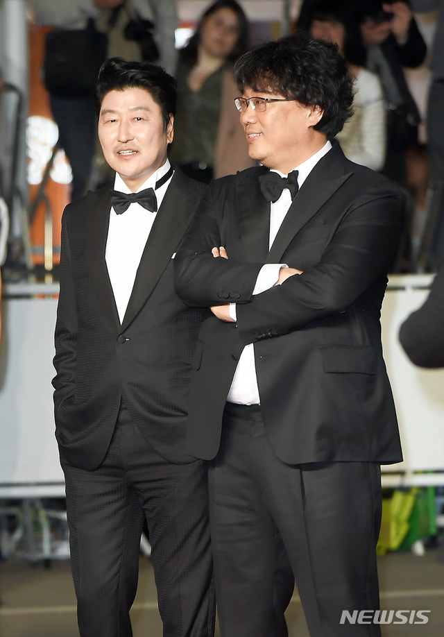 송강호(왼쪽), 봉준호 감독