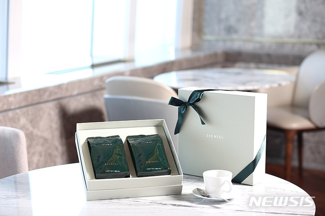 【서울=뉴시스】시그니엘서울 시그니처 상품 '시그니처 커피' 선물세트