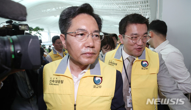 【인천공항=뉴시스】 헝가리 부다페스트에서 우리 국민 33명을 태운 유람선이 침몰한 가운데 30일 오후 외교부 신속대응팀 1진이 30일 인천공항을 통해 현지로 출국하고 있다. 2019.05.30.photo@newsis.com