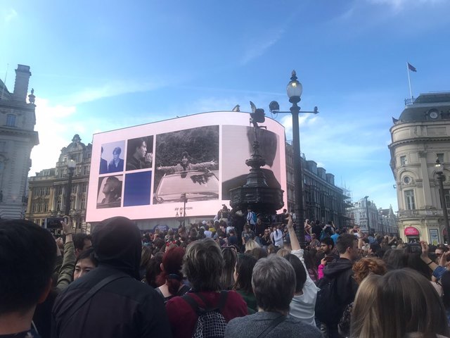 【런던=뉴시스】 31일(현지시간) 영국 런던 피커딜리 서커스 광장 옥외광고판에 걸린 방탄소년단 현대자동차 광고