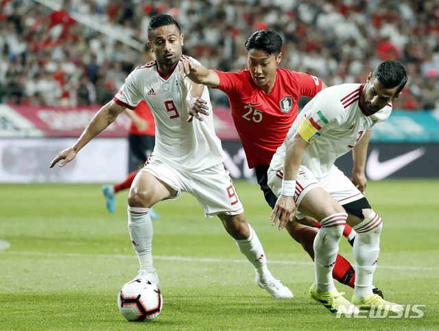 【서울=뉴시스】최동준 기자 = 11일 서울 상암동 월드컵경기장에서 열린 축구 국가대표팀 A매치 평가전 한국 대 이란의 경기, 백승호가 이란 수비를 피해 돌파하고 있다. 2019.06.11.  photocdj@newsis.com