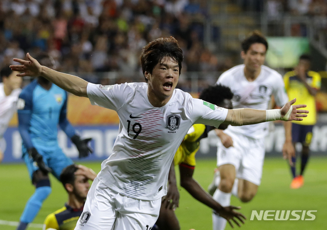South Korea&#039;s Choi Jun celebrates after scoring his side&#039;s opening goal during the semi final match between Ecuador and South Korea at the U20 World Cup soccer in Lublin, Poland, Tuesday, June 11, 2019. (AP Photo/Sergei Grits)