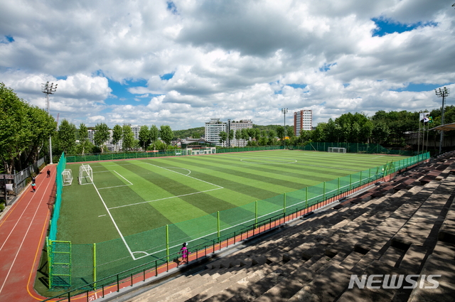 【서울=뉴시스】 강서구 우장근린공원 축구장. 2019.06.13. (사진=강서구 제공)