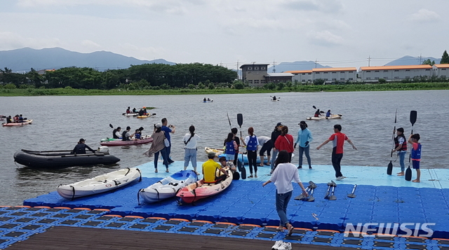 【김해=뉴시스】 김해 불암장어문화축제 개최. 지난해 열린 카누타기 체험  