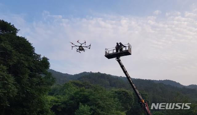 【합천=뉴시스】김기진=드론 활용한 재선충병 방제. 2019.06.22. (사진=합천군 제공) photo@newsis.com