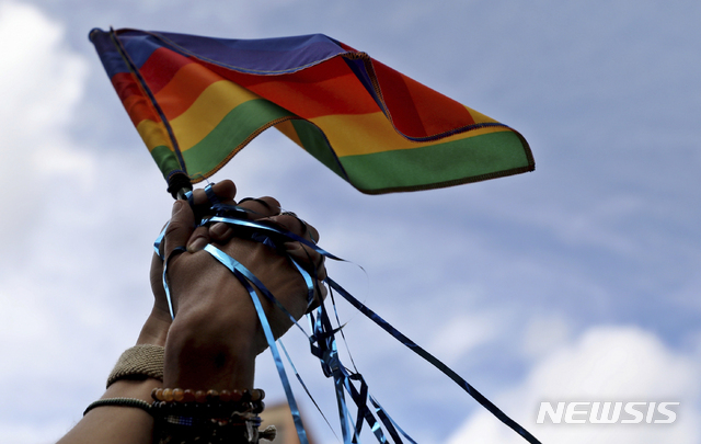 코스타리카, 동성결혼 인정…대통령 "우린 한 나라"